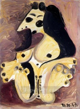 Pablo Picasso Painting - Desnudo sobre fondo morado, frente 1967 Pablo Picasso